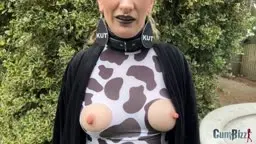 Hucow Bukkake Blowbang auf der Wiese - Geile Männer spritzen ihr ins Gesicht