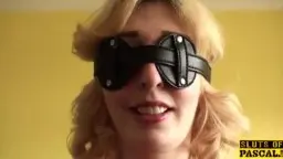 Hausfrau im roten Kleid gefesselt – Bondage Porno
